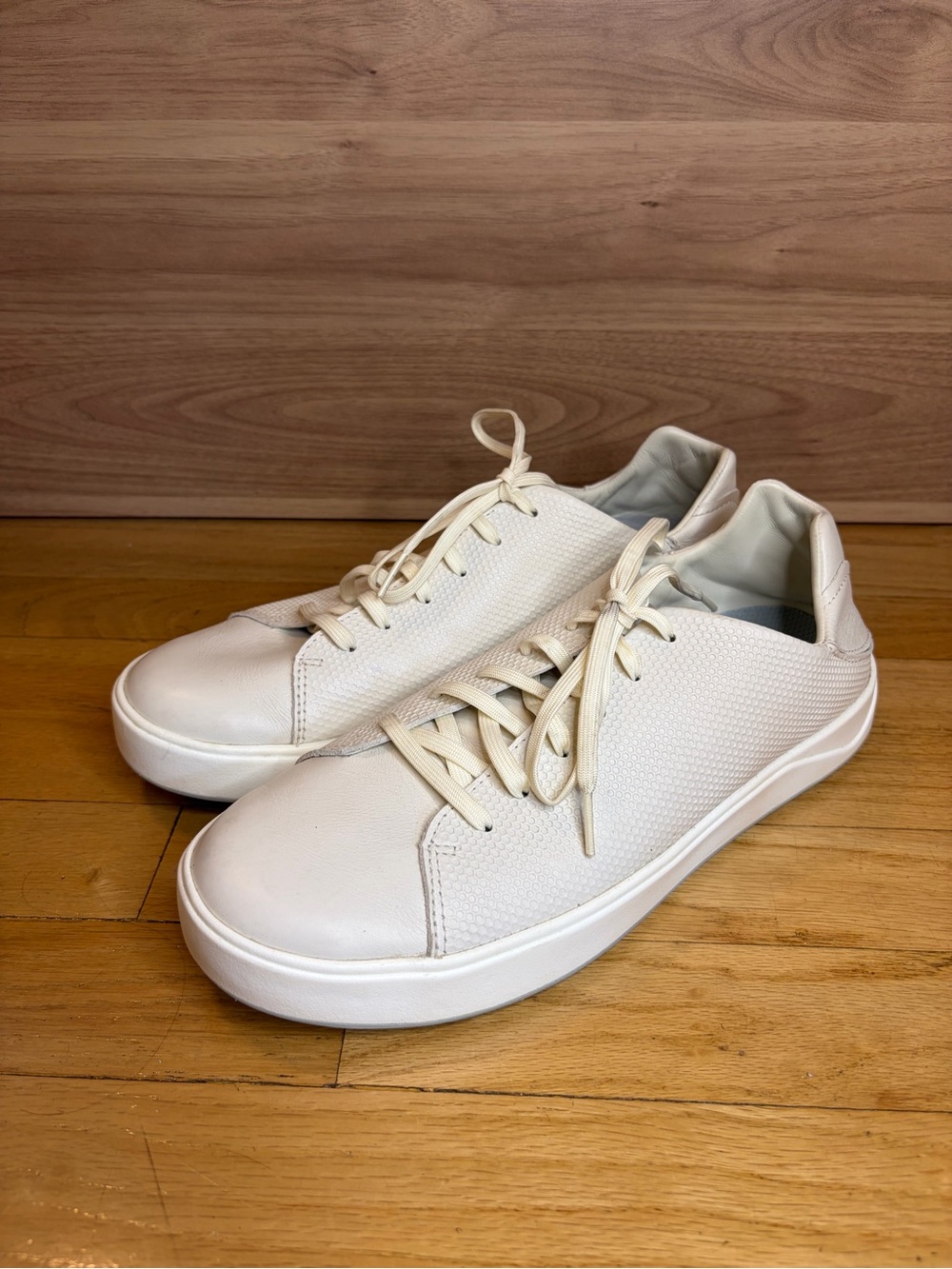 OluKai Wai'alae Men's Leather Golf Shoes White Sand / Blue Pearl - Size 10